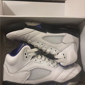Jordan White and Purple Sneakers Classic Basketball Design